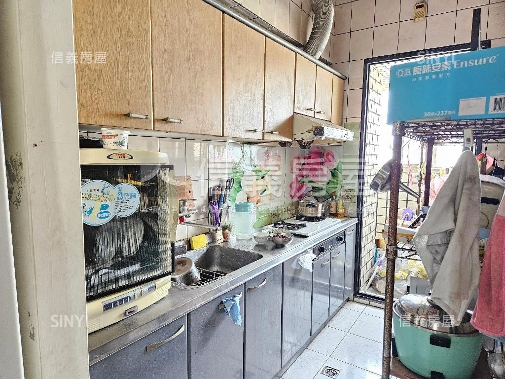 畫世紀三房車位歡迎看屋房屋室內格局與周邊環境