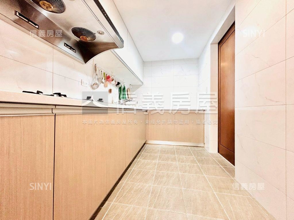 台中陽明典雅裝潢附車位房屋室內格局與周邊環境