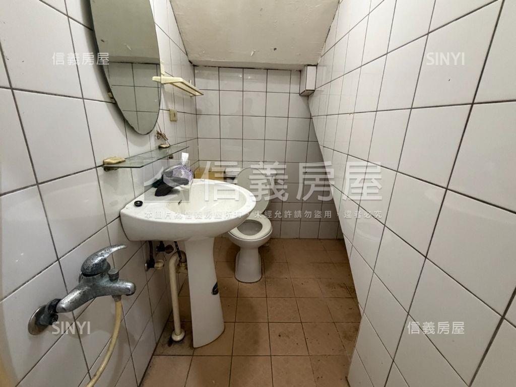 低總價山仔頂方便停車透天房屋室內格局與周邊環境