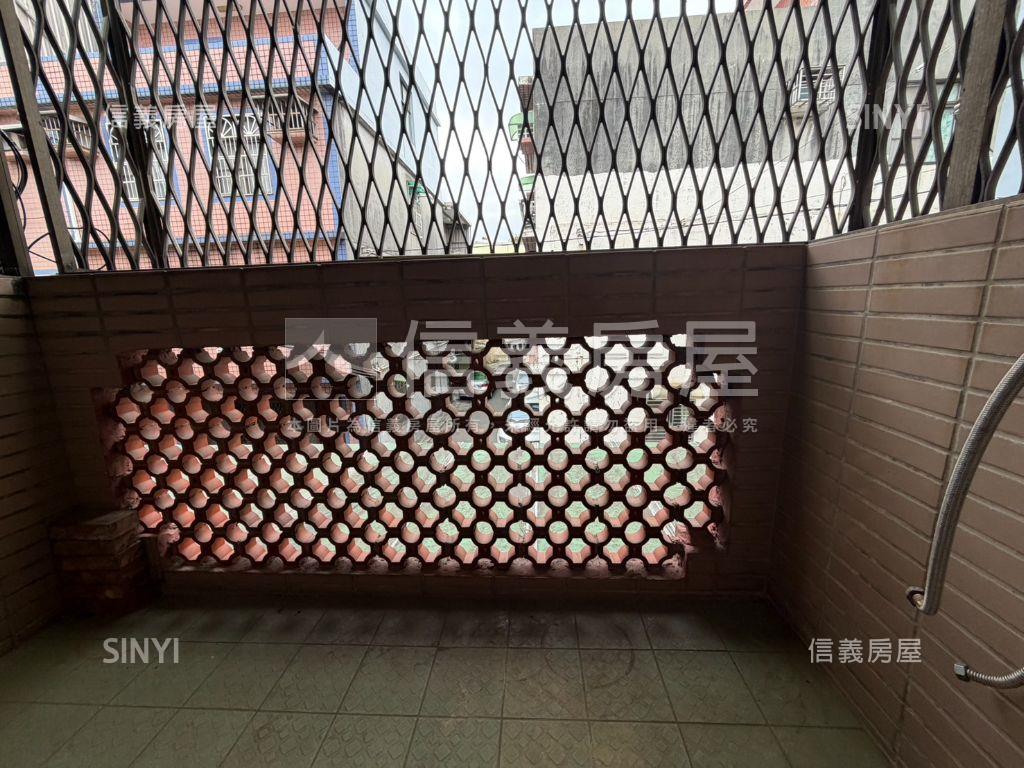 低總價山仔頂方便停車透天房屋室內格局與周邊環境