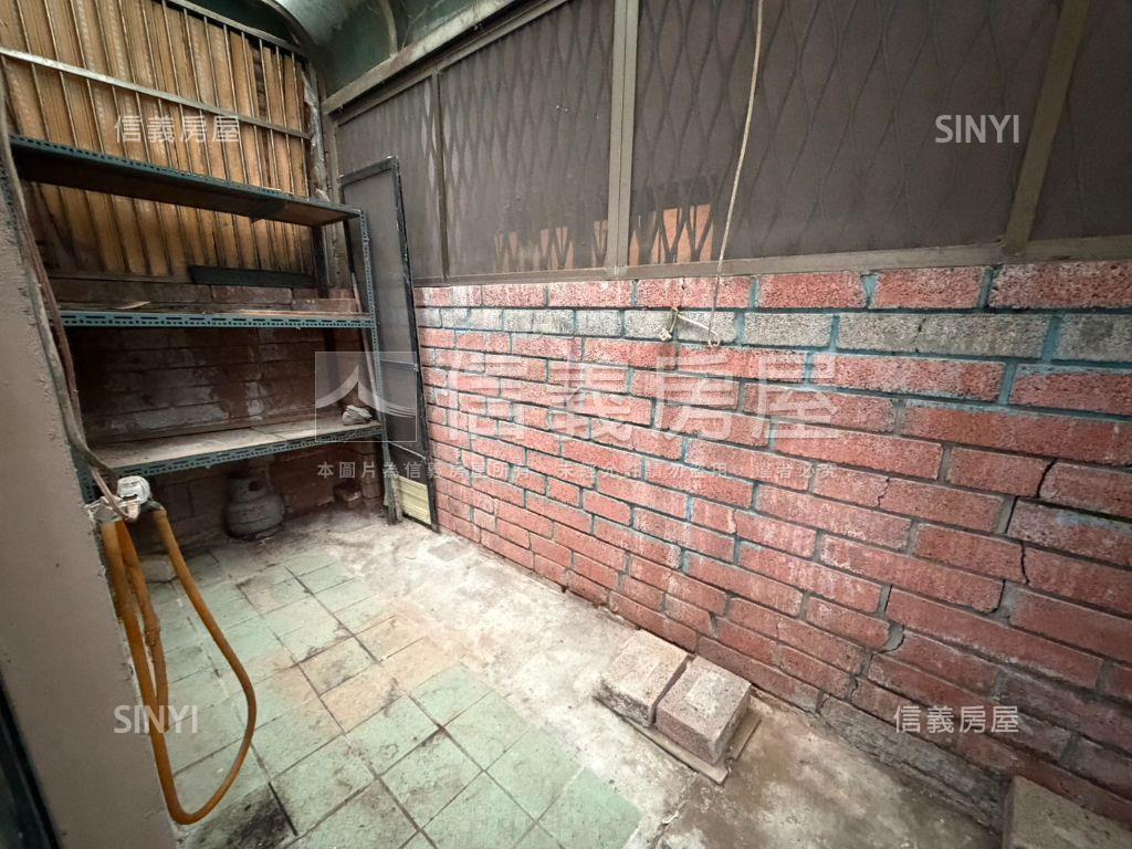 低總價山仔頂方便停車透天房屋室內格局與周邊環境