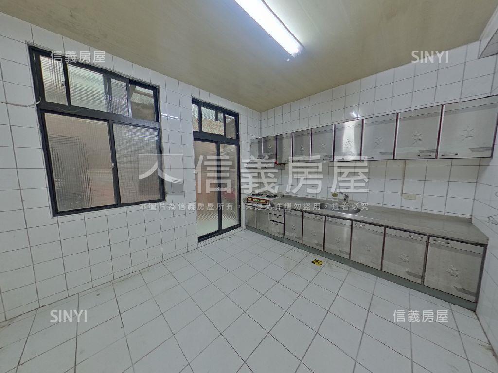 低總價山仔頂方便停車透天房屋室內格局與周邊環境