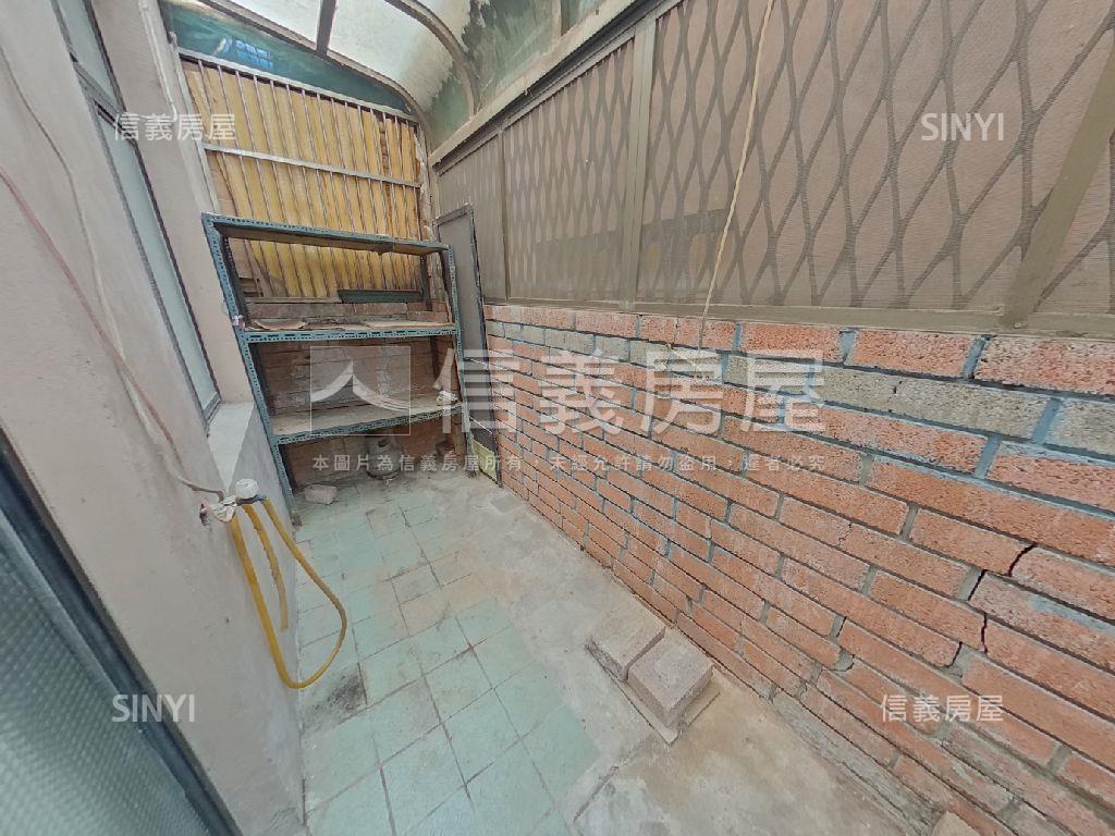 低總價山仔頂方便停車透天房屋室內格局與周邊環境