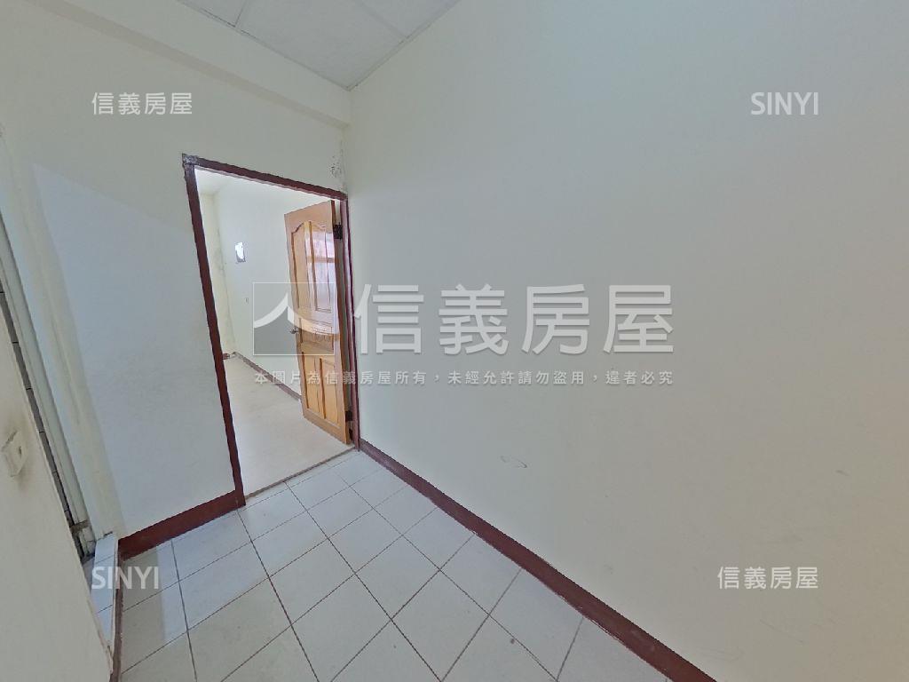 低總價山仔頂方便停車透天房屋室內格局與周邊環境