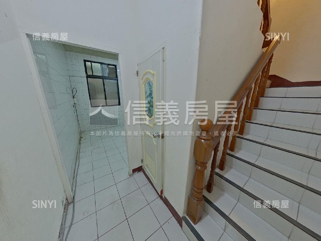 低總價山仔頂方便停車透天房屋室內格局與周邊環境