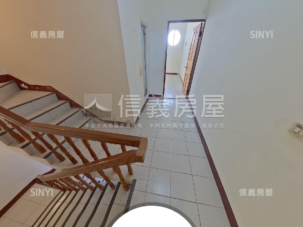 低總價山仔頂方便停車透天房屋室內格局與周邊環境
