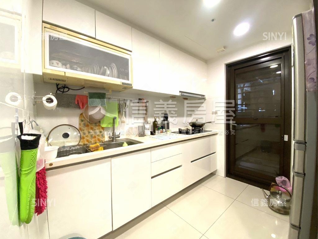 東區湖美高樓三房平車房屋室內格局與周邊環境