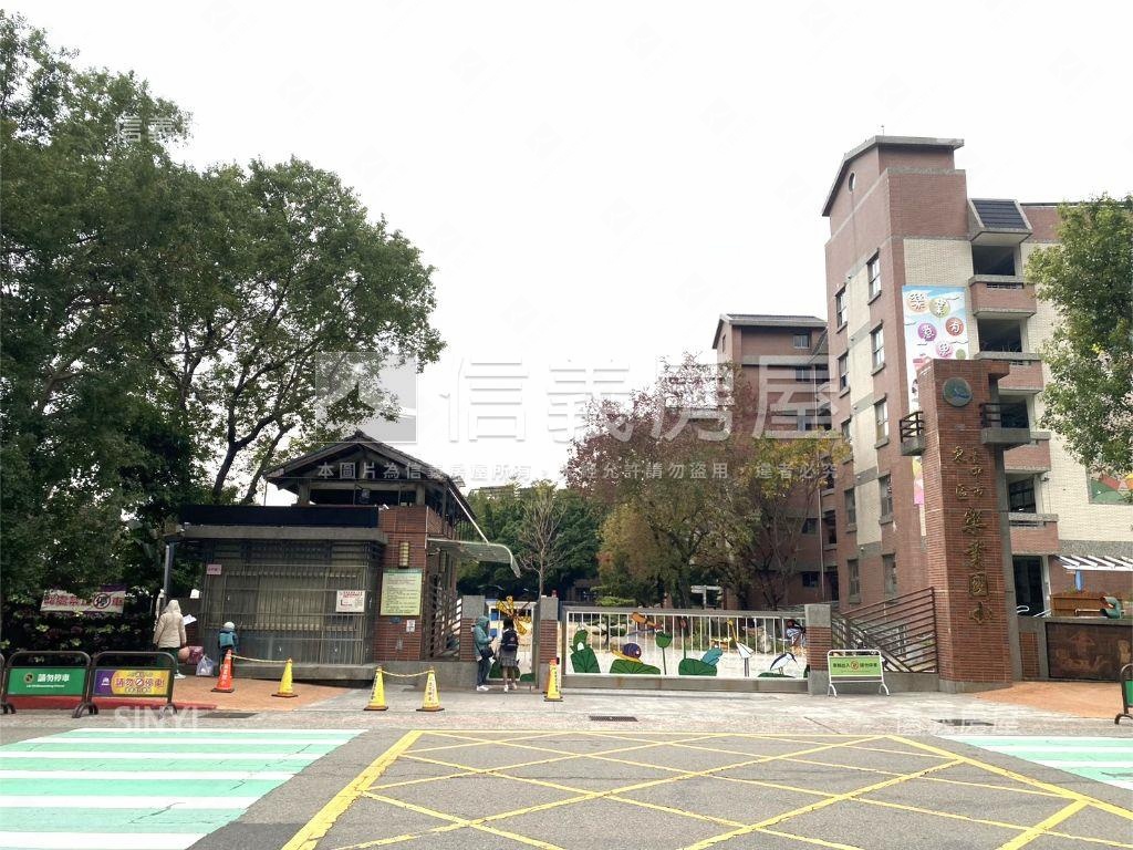 東區湖美高樓三房平車房屋室內格局與周邊環境