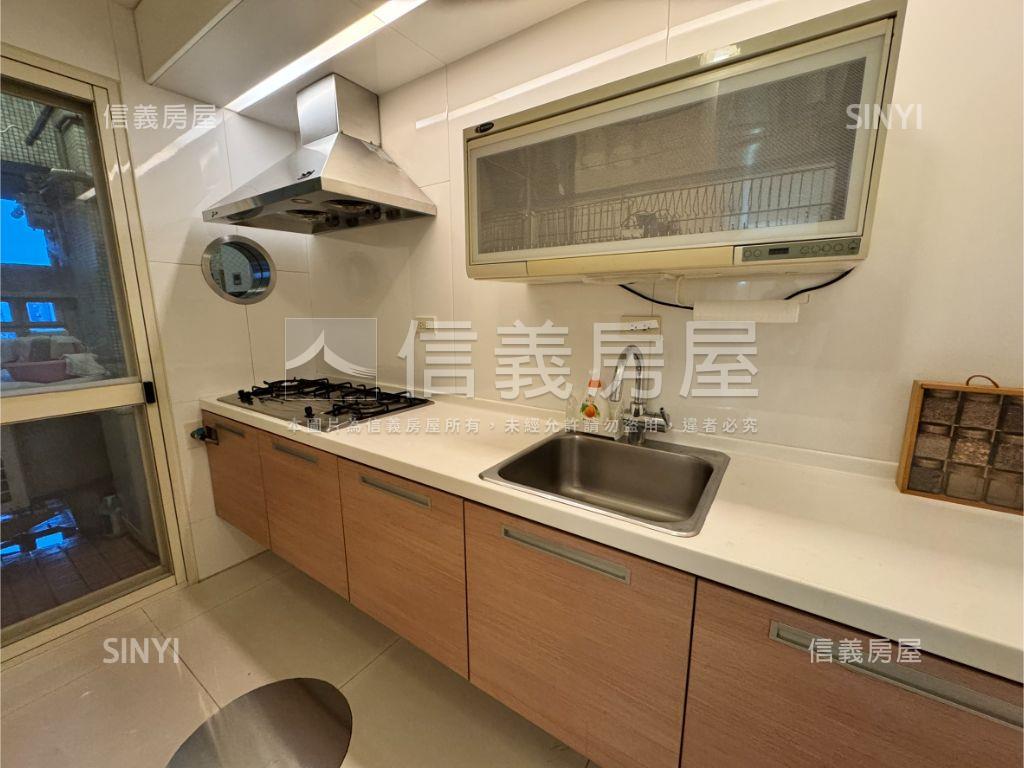 松山新城高樓朝南面中庭房屋室內格局與周邊環境