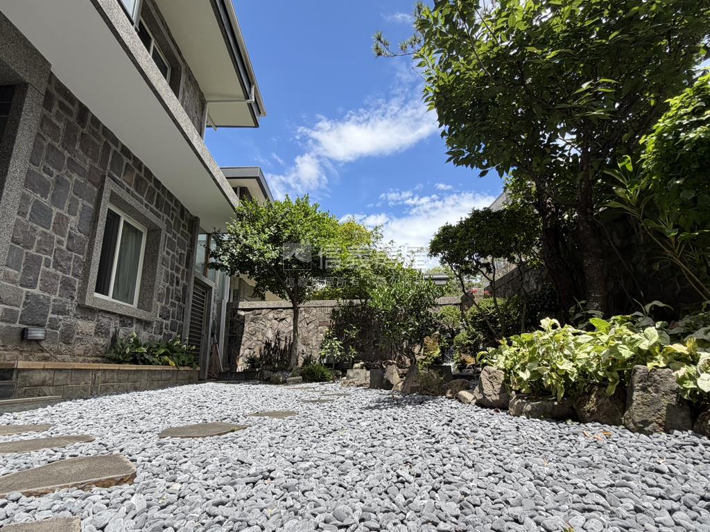 天母豪氣泳池別墅房屋室內格局與周邊環境