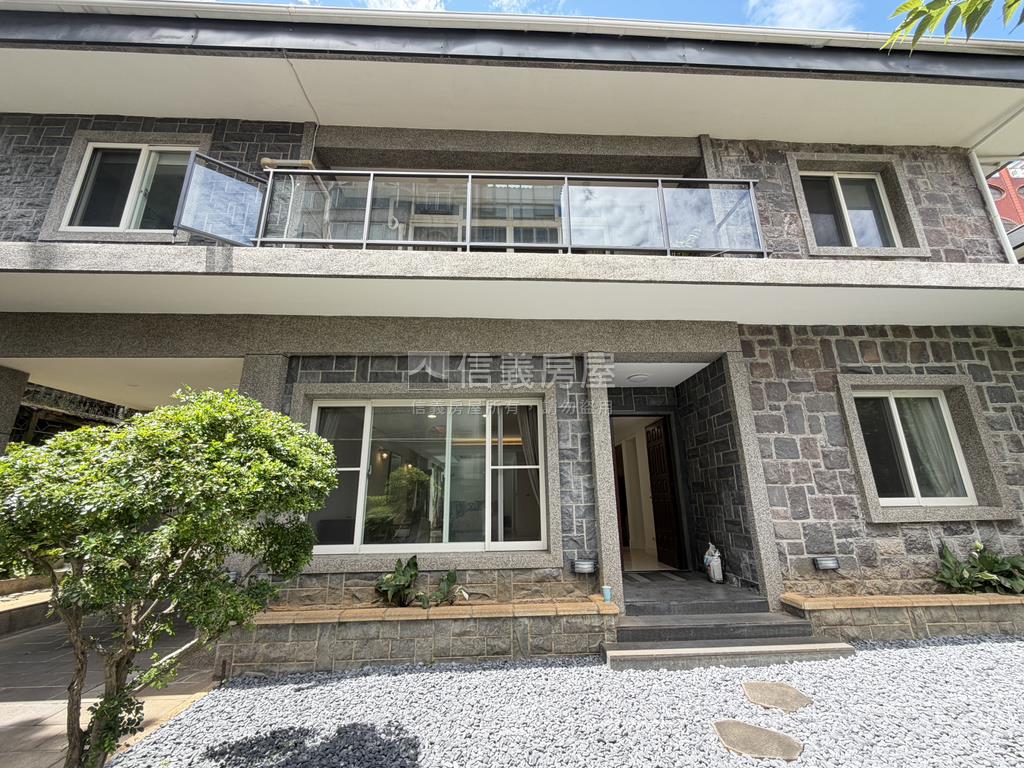 天母豪氣泳池別墅房屋室內格局與周邊環境