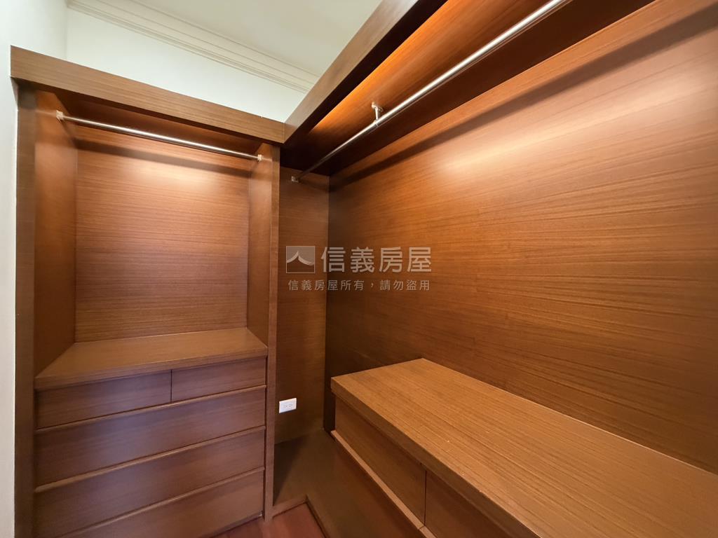 天母豪氣泳池別墅房屋室內格局與周邊環境