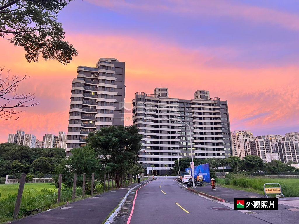 富麗河景觀層林盡染三房房屋室內格局與周邊環境