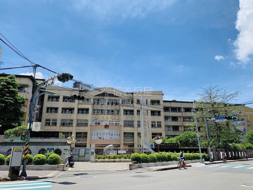新埔小幸運二樓房屋室內格局與周邊環境