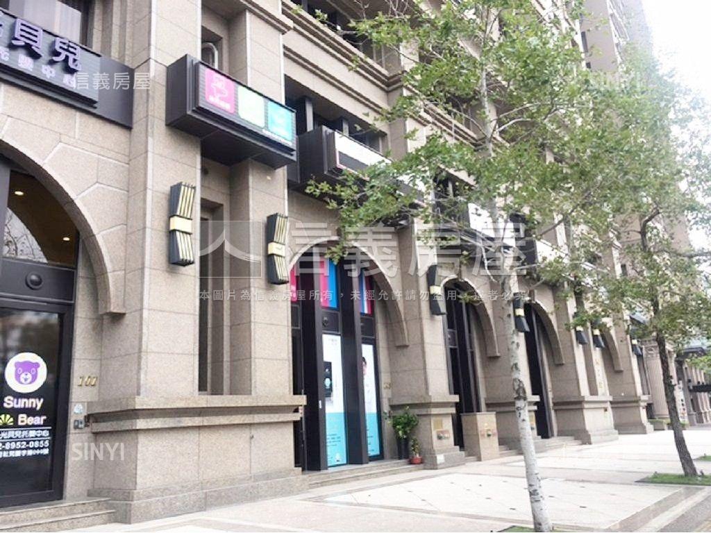 新板特區知名連鎖挑高金店房屋室內格局與周邊環境