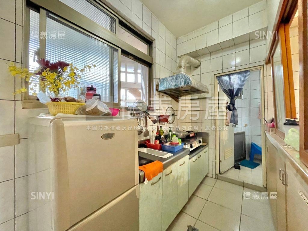 近車站秀峰美寓房屋室內格局與周邊環境
