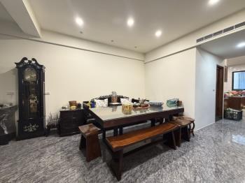 大里高中旁獨立出入口金店