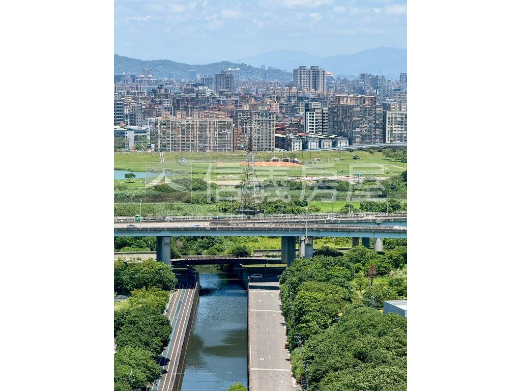 天空景觀佳三房車位房屋室內格局與周邊環境