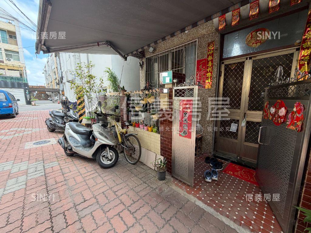 近探索公園的一處小宅房屋室內格局與周邊環境