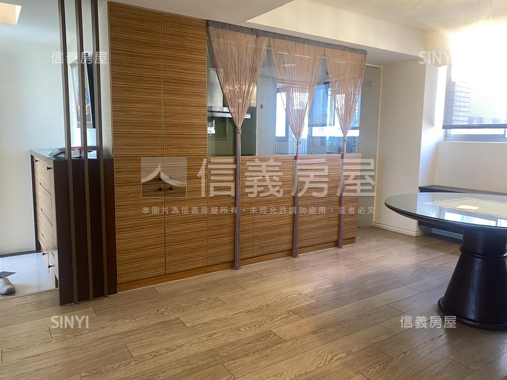 寶璽翡翠四房雙車位房屋室內格局與周邊環境