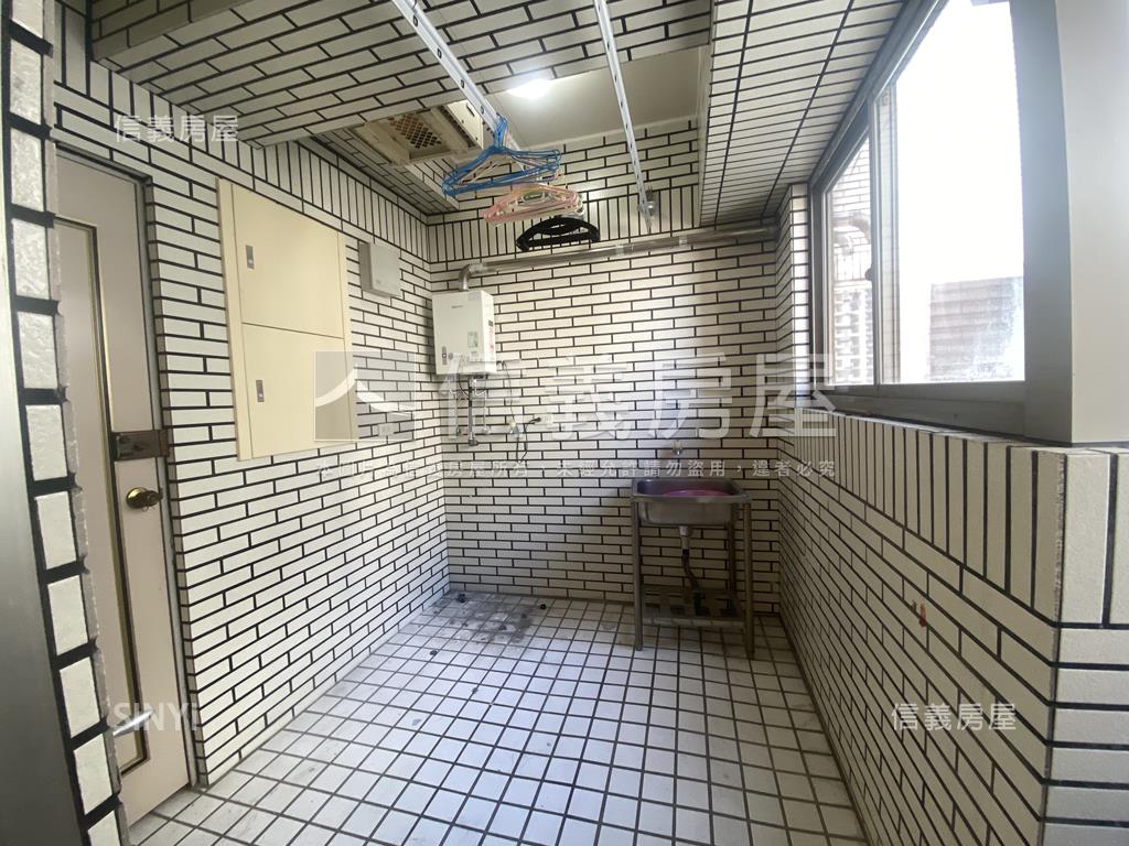 寶璽翡翠四房雙車位房屋室內格局與周邊環境