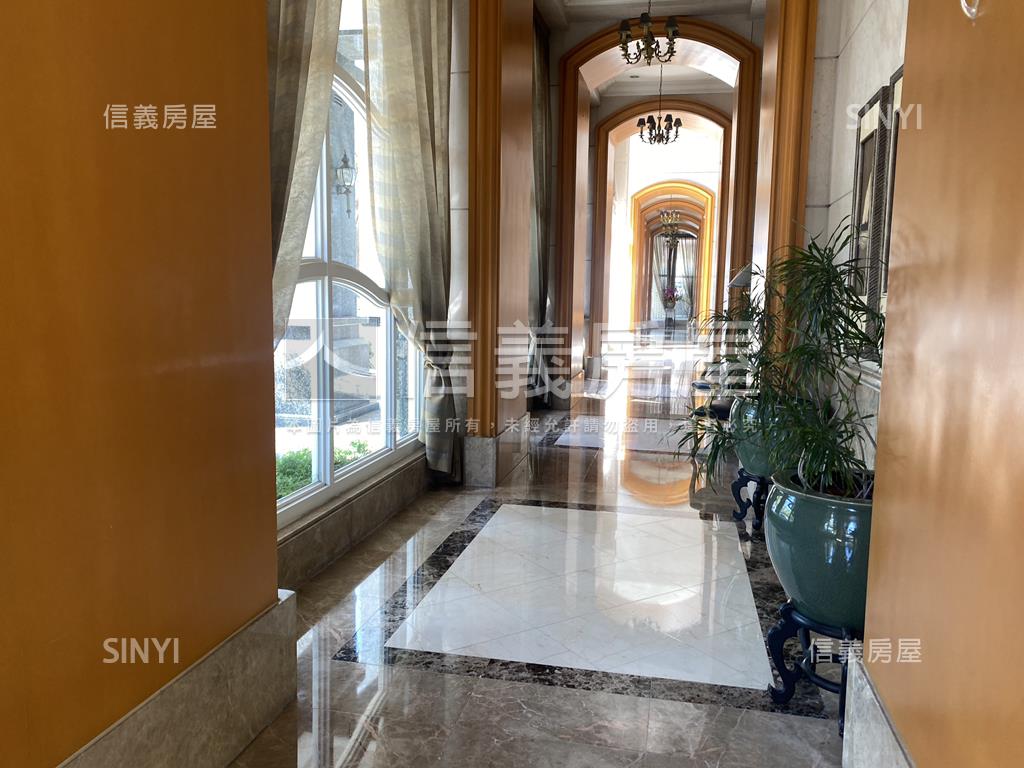 寶璽翡翠四房雙車位房屋室內格局與周邊環境