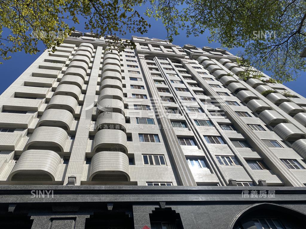 寶璽翡翠四房雙車位房屋室內格局與周邊環境