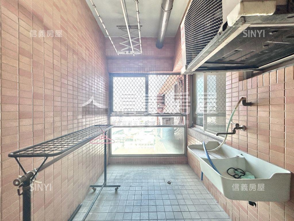 登峰２１高樓視野三房平車房屋室內格局與周邊環境