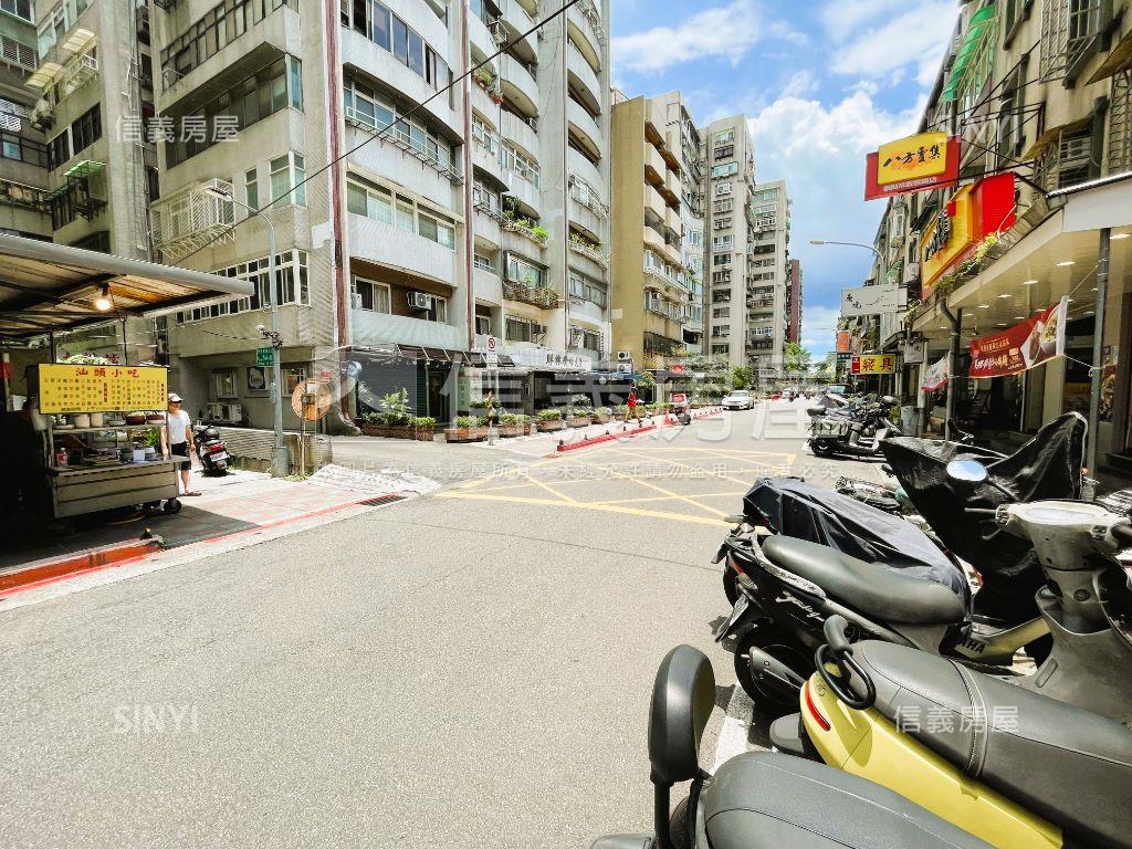 民生社區美食巷人潮店面Ａ房屋室內格局與周邊環境
