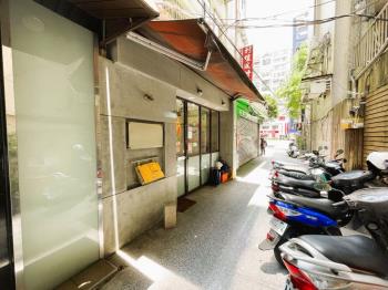 民生社區美食巷人潮店面Ａ