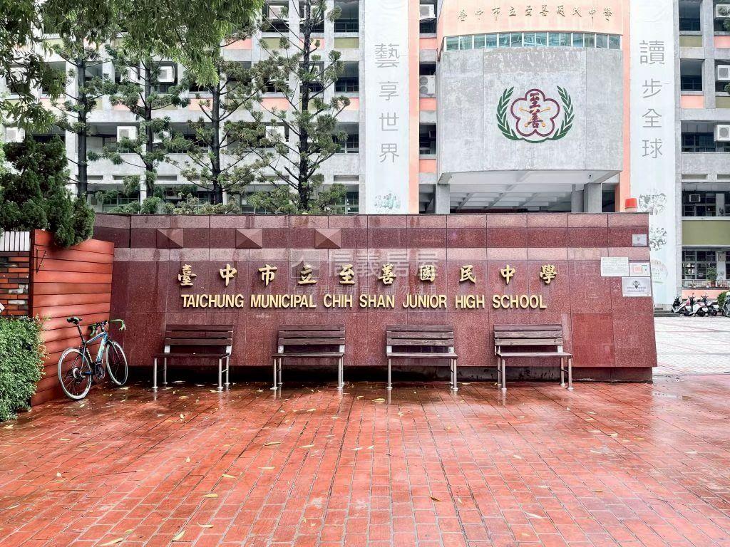 伍唐淳謙兩房兩衛平車房屋室內格局與周邊環境