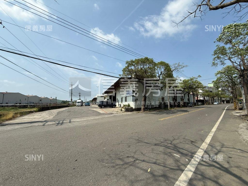 臨正大社路千坪土地Ａ房屋室內格局與周邊環境
