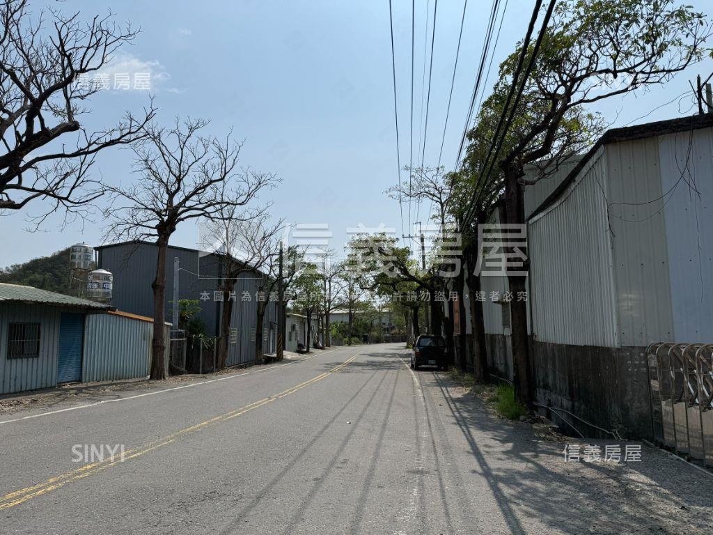 臨正大社路千坪土地Ａ房屋室內格局與周邊環境