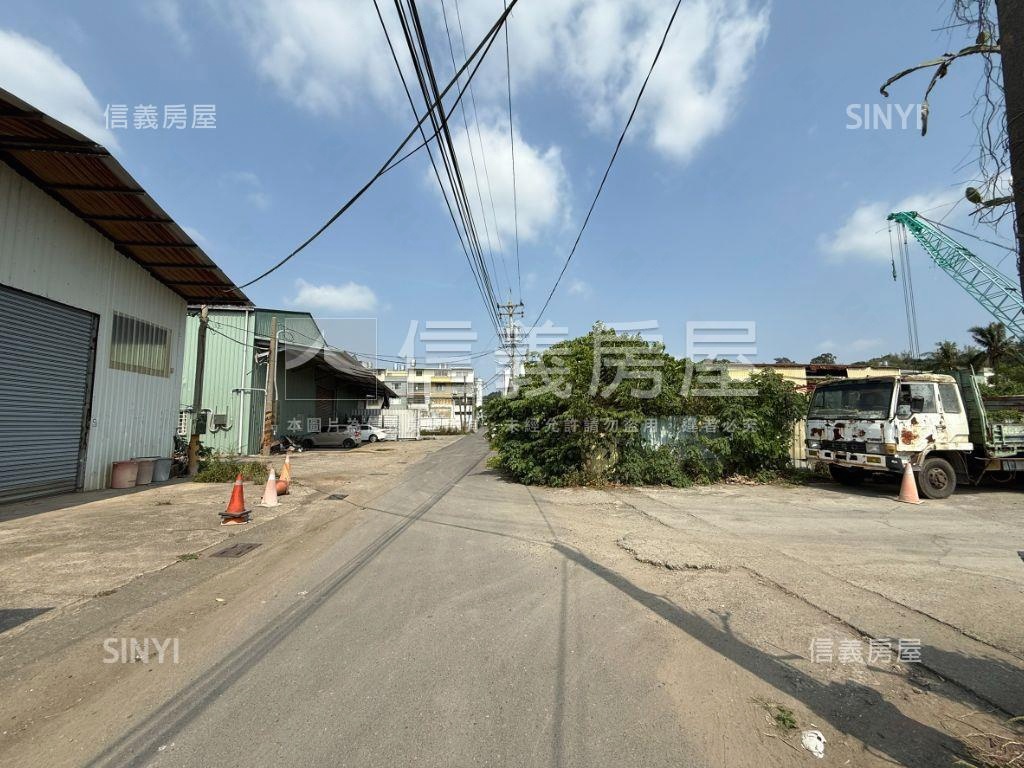臨正大社路千坪土地Ａ房屋室內格局與周邊環境