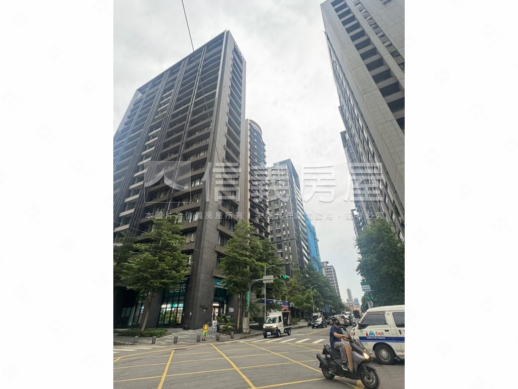 公園綠蔭亞昕四房房屋室內格局與周邊環境