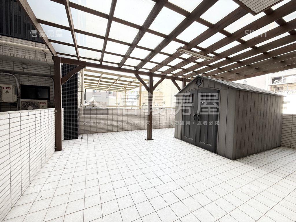 一見傾心市中心露臺戶房屋室內格局與周邊環境