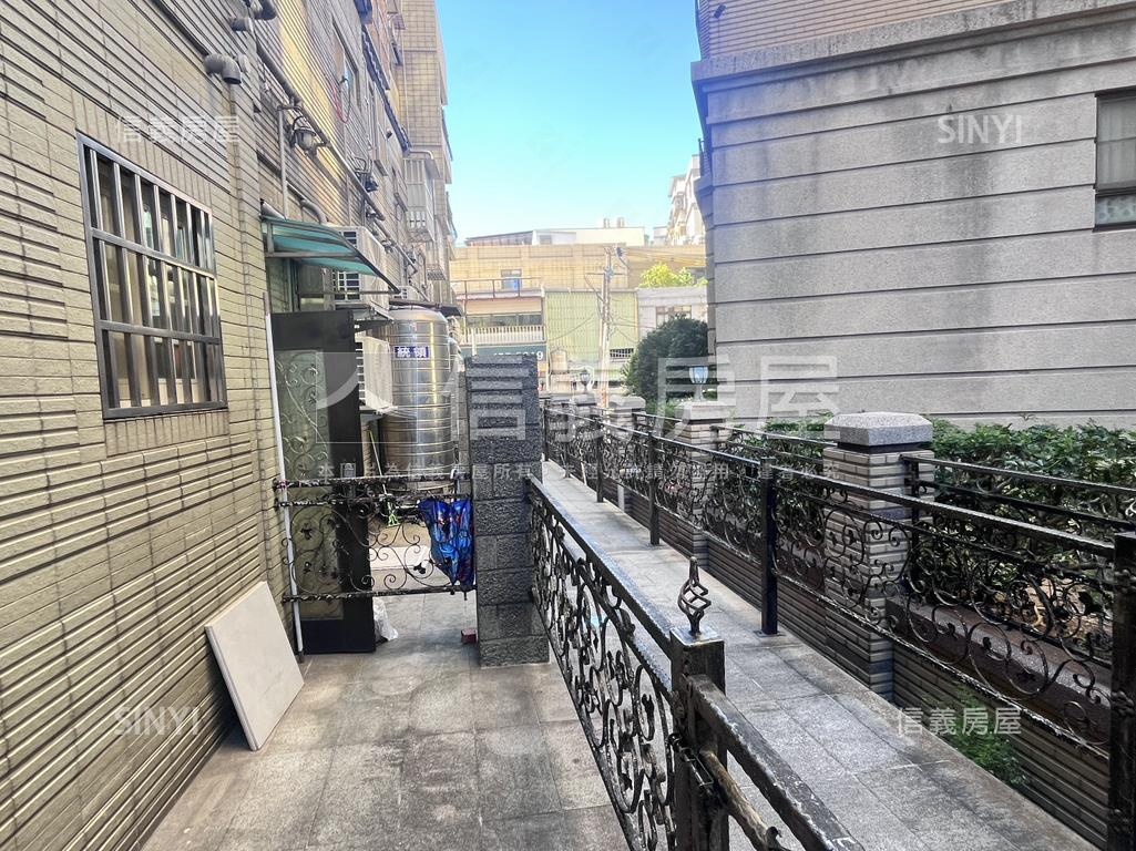 中華路近寶雅優質透天房屋室內格局與周邊環境