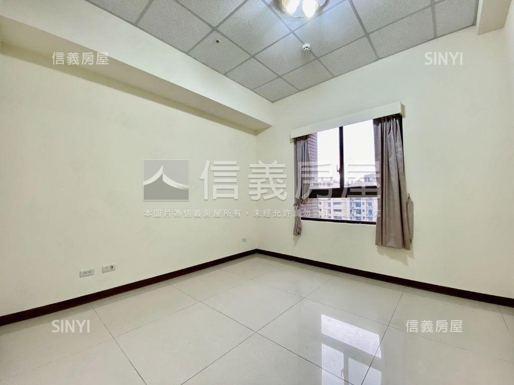 稀有★艾菲爾朝南三房車位房屋室內格局與周邊環境