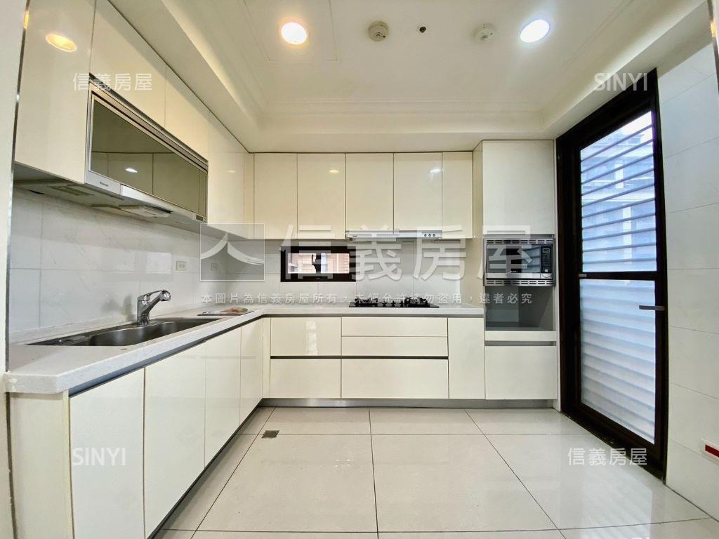 稀有★艾菲爾朝南三房車位房屋室內格局與周邊環境