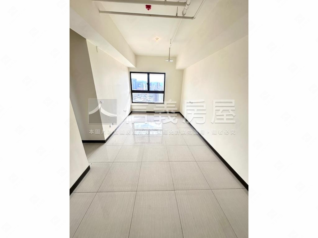 新埔。英倫公園。高樓景觀房屋室內格局與周邊環境