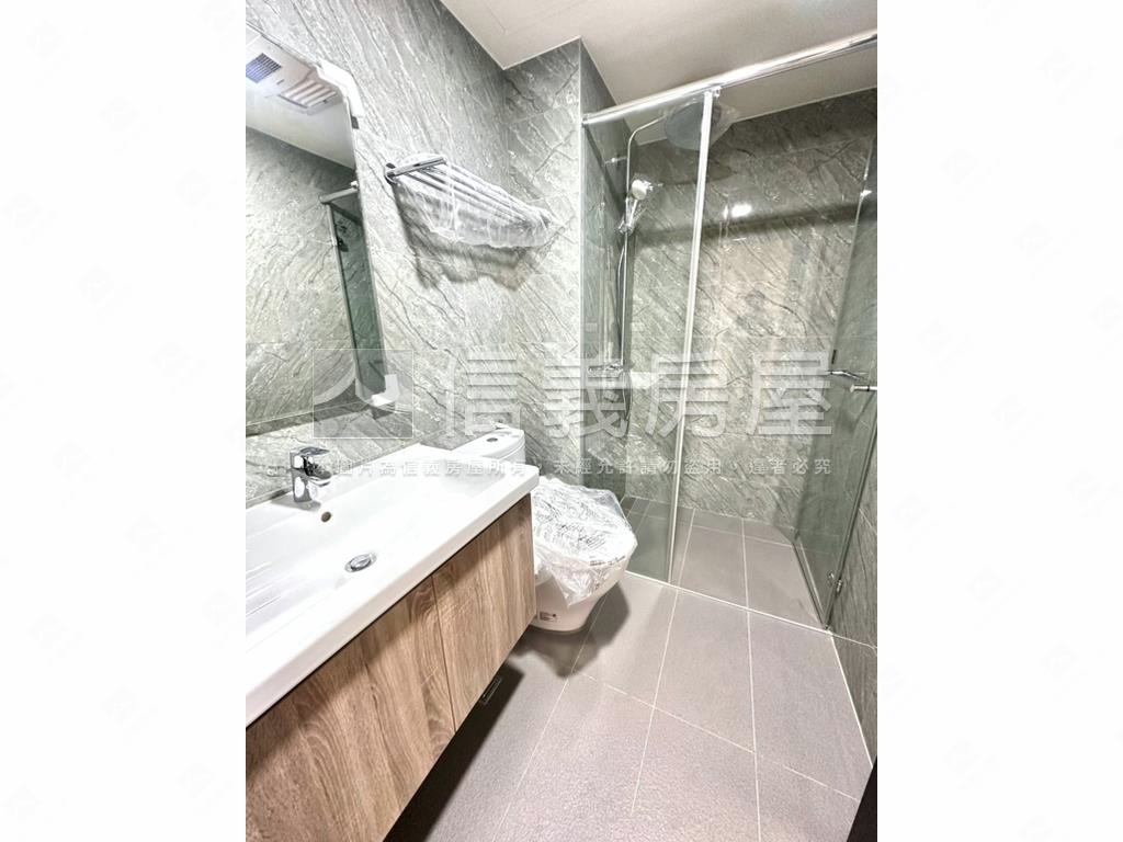 新埔。英倫公園。高樓景觀房屋室內格局與周邊環境