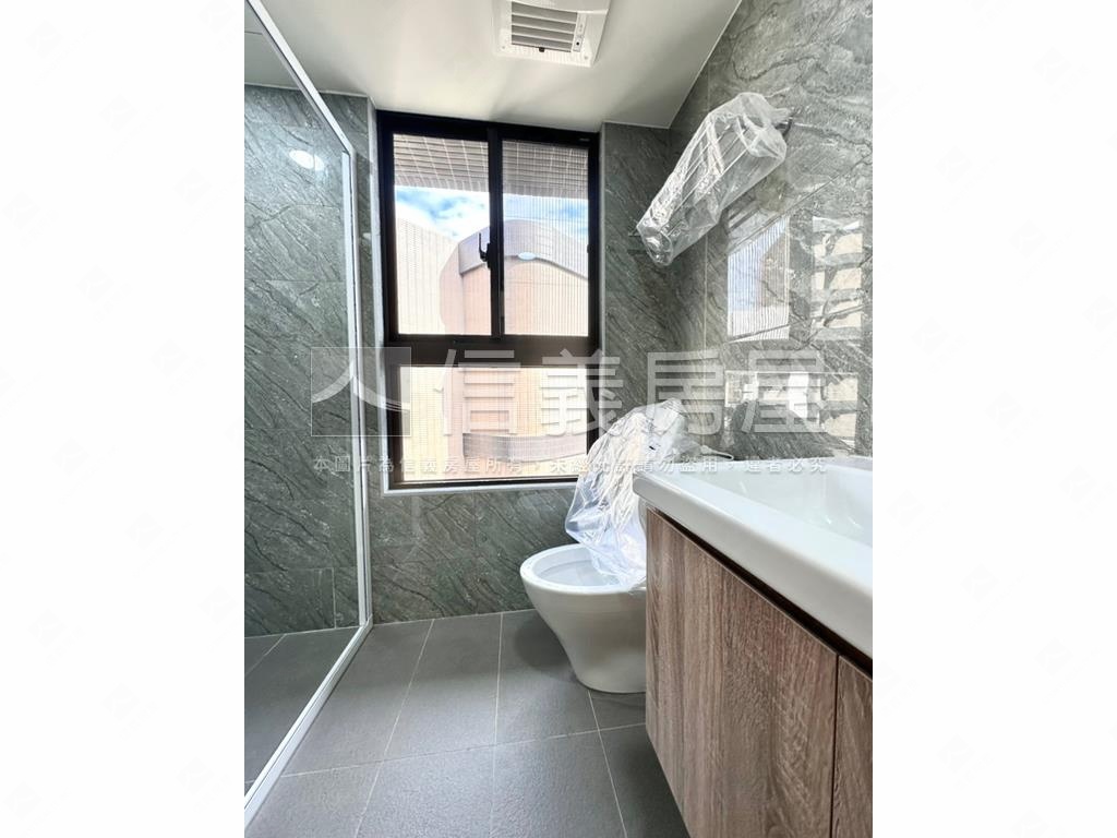 新埔。英倫公園。高樓景觀房屋室內格局與周邊環境