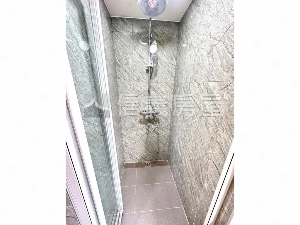 新埔。英倫公園。高樓景觀房屋室內格局與周邊環境