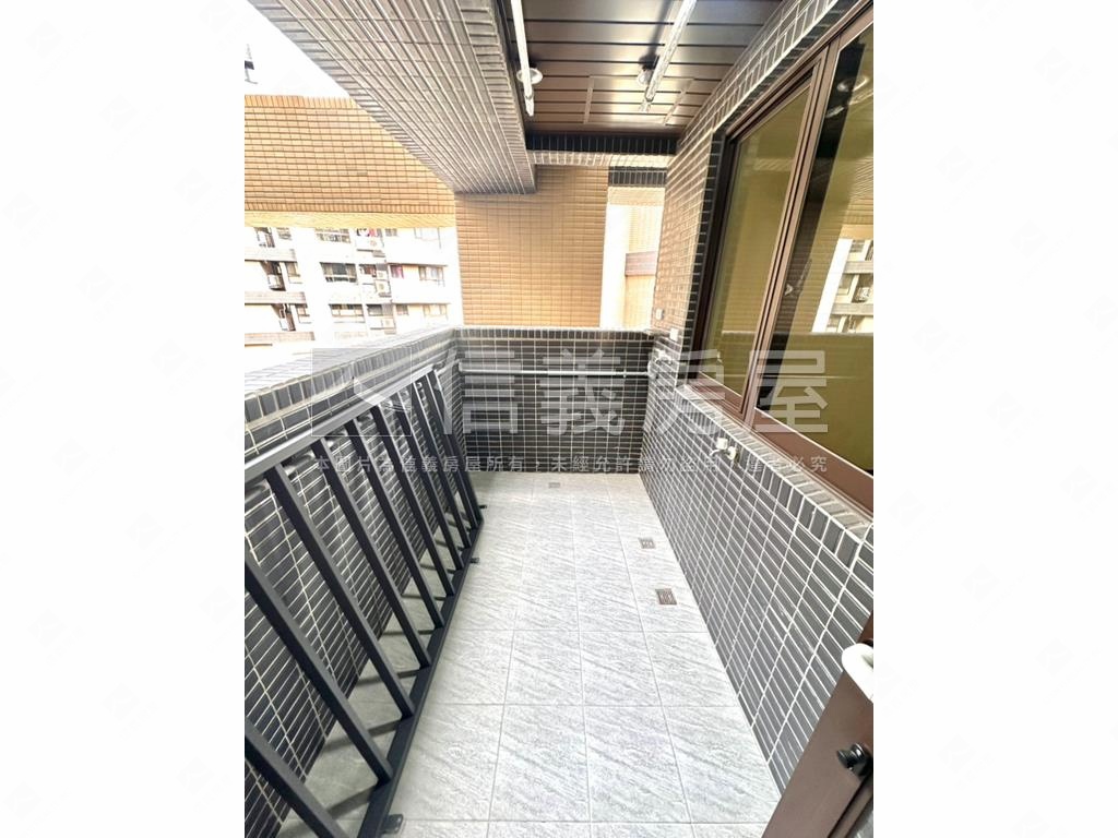 新埔。英倫公園。高樓景觀房屋室內格局與周邊環境