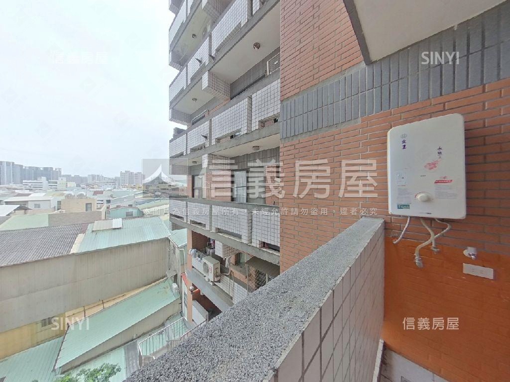 凡爾賽裝潢三房平車露台戶房屋室內格局與周邊環境