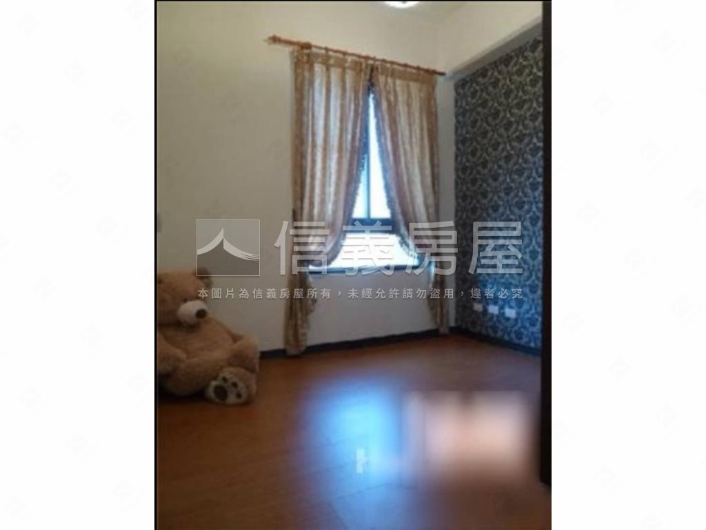 通豪高邑三房車位房屋室內格局與周邊環境