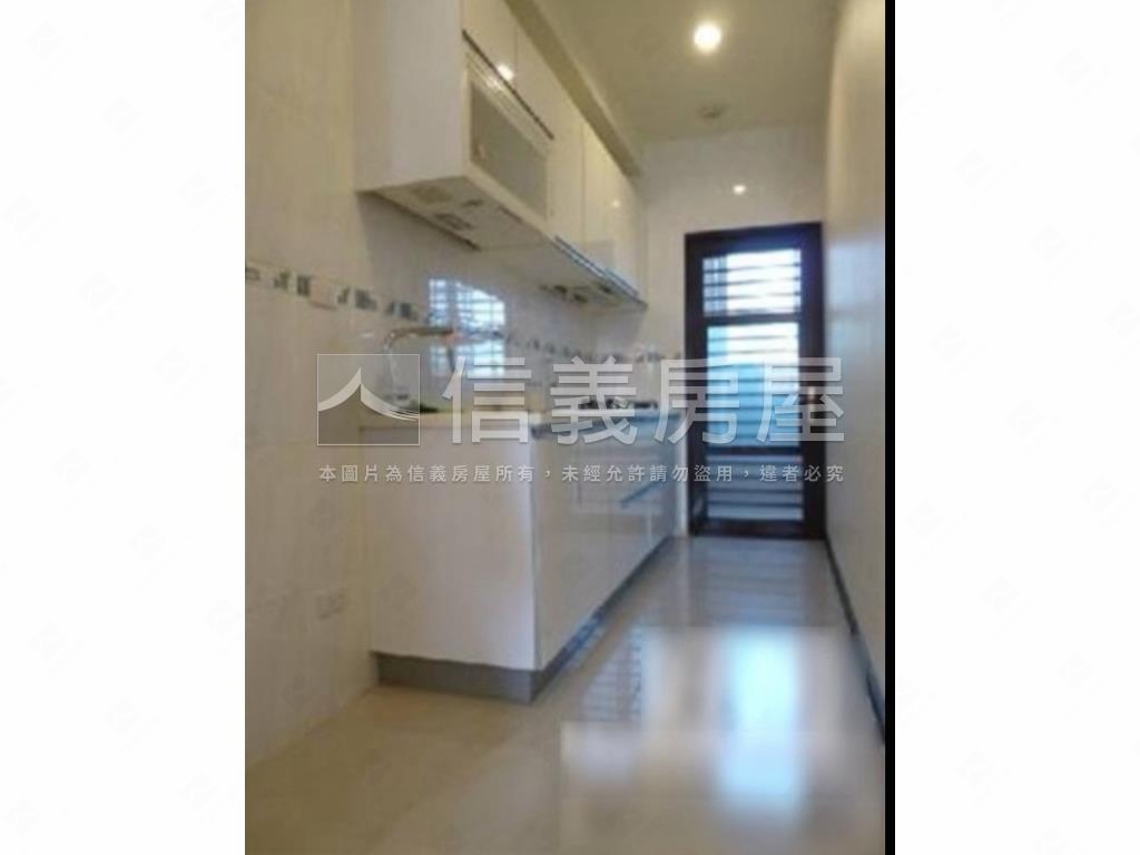 通豪高邑三房車位房屋室內格局與周邊環境