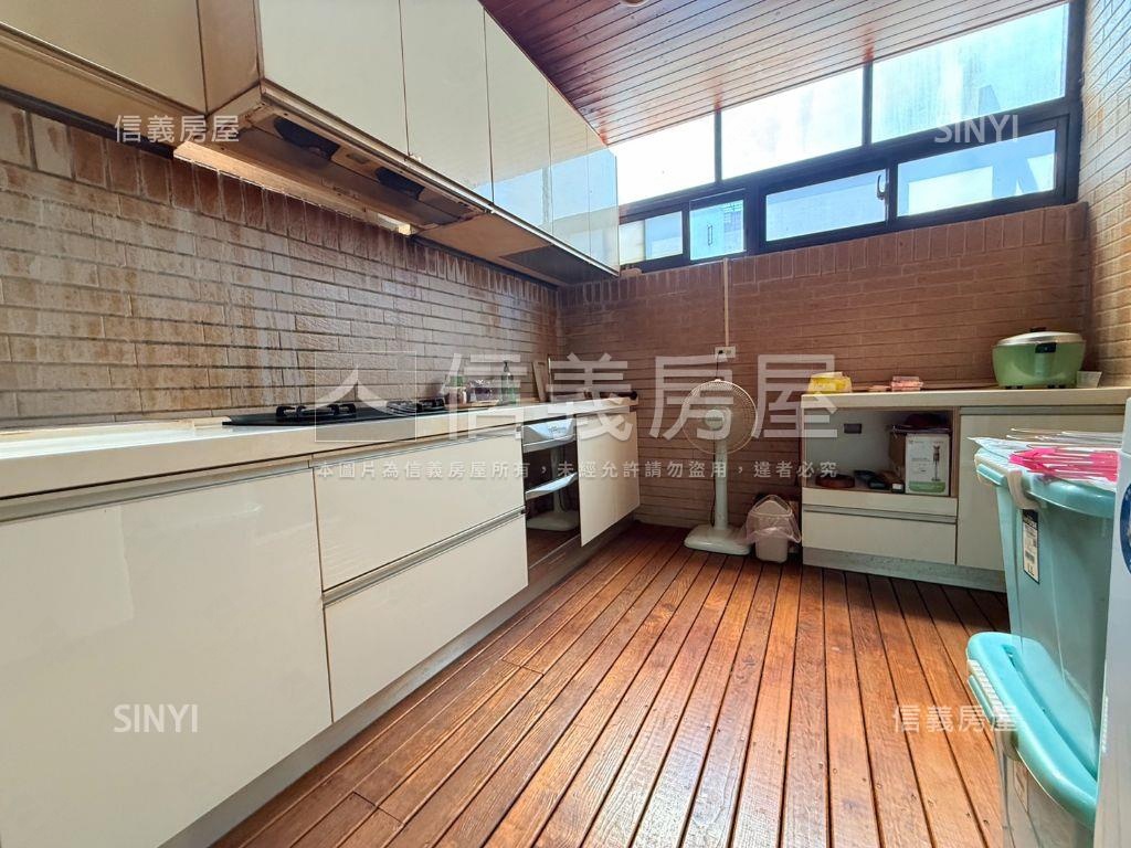 棒球場の邊間採光質感墅房屋室內格局與周邊環境