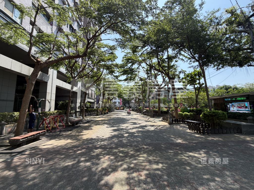 近三民高中捷運站電梯３房房屋室內格局與周邊環境
