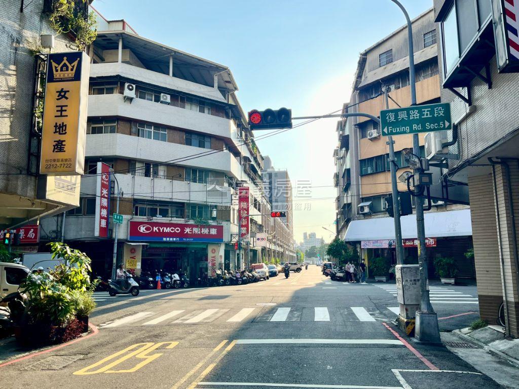 一中商圈大面採光陽台套房房屋室內格局與周邊環境